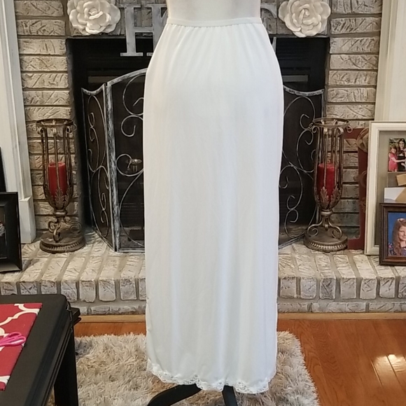 Vintage Half Slip With Lace Detail, Size M - Picture 6 of 9